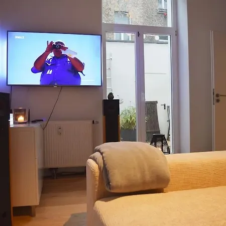 Lejlighed Hochwertige 4-zimmer-wohnung In Koln-sulz *