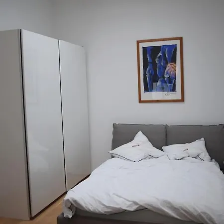 Hochwertige 4-zimmer-wohnung In Koln-sulz Cologne