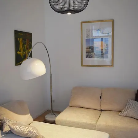 Hochwertige 4-zimmer-wohnung In Koln-sulz