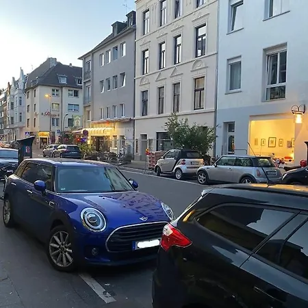 Hochwertige 4-zimmer-wohnung In Koln-sulz