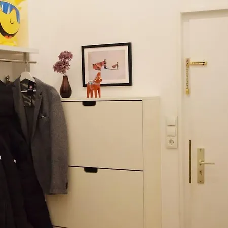Hochwertige 4-zimmer-wohnung In Koln-sulz Apartment