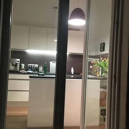 Apartment Hochwertige 4-zimmer-wohnung In Koln-sulz