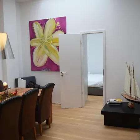Hochwertige 4-zimmer-wohnung In Koln-sulz Apartment *