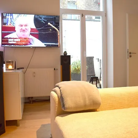 Hochwertige 4-zimmer-wohnung In Koln-sulz